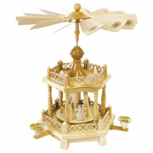 Schöne Weihnachtspyramide, Barockzaun und Schneemänner